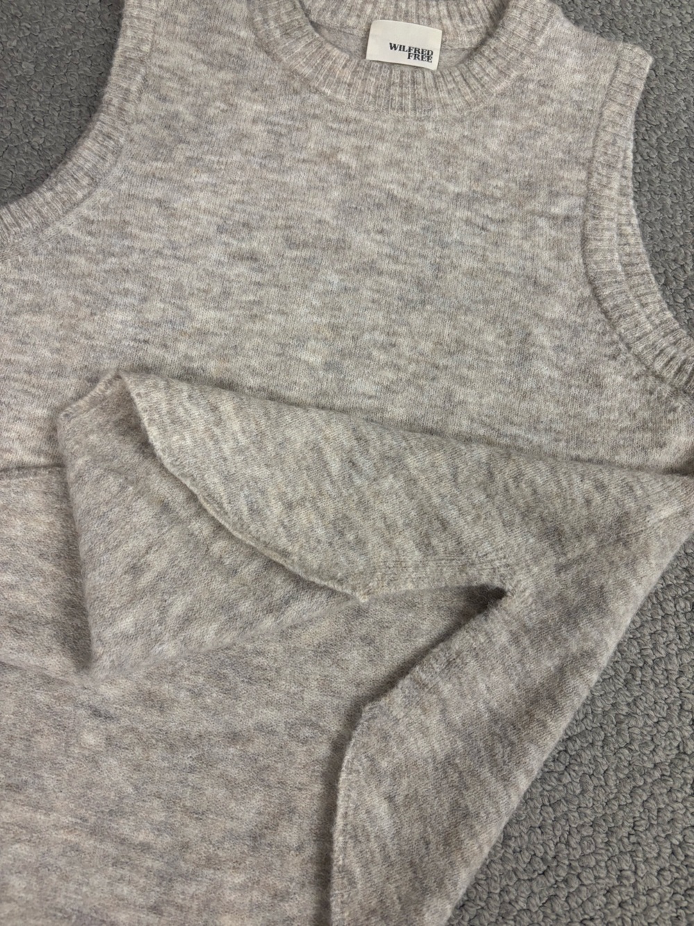 Aritzia Wilfred sweater vest - Picture 6 of 9